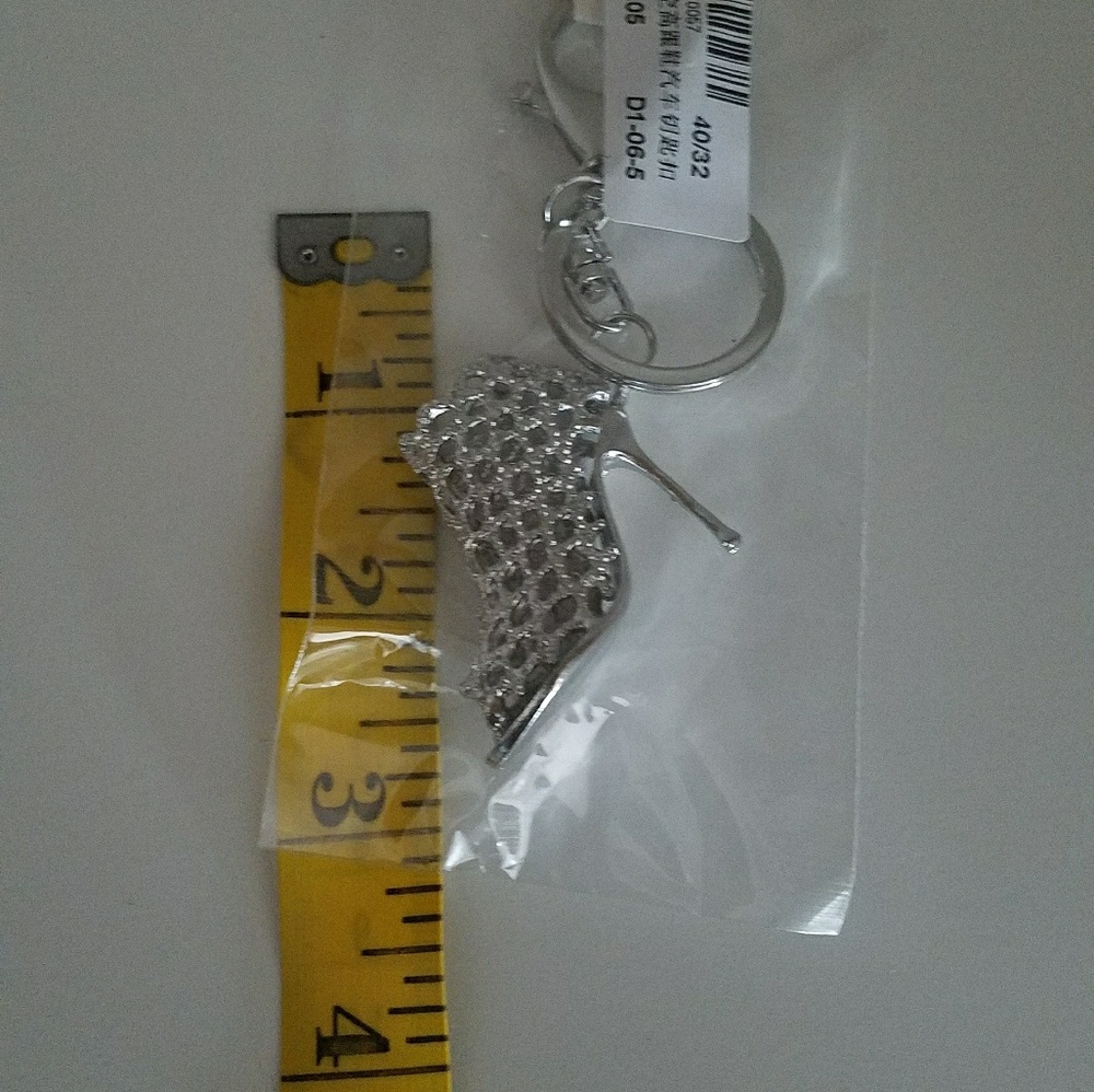 🌹Hollow Out High Heel Shoes👡 Keychain - Picture 5 of 6